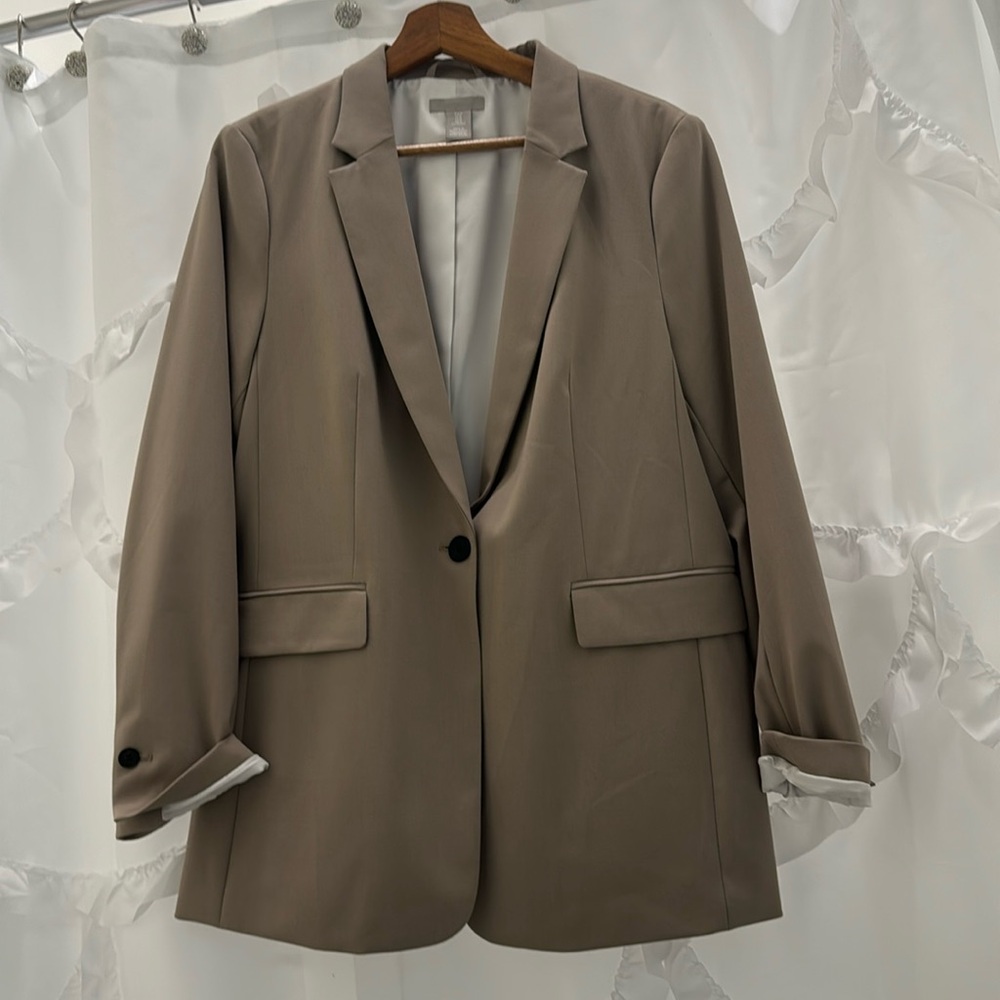 H&M Women’s tan blazer
